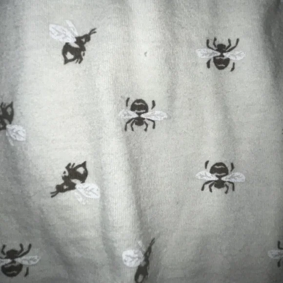 Zoe And Liv Bee Print T Shirt Womens Sz Small Off White Novelty Print Cotton - Picture 2 of 5
